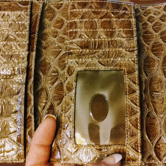 Guess Wallet - Picture 2 of 2